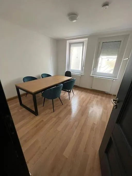 Stuttgart-Mitte 5 Min. Zu Fuss contacts